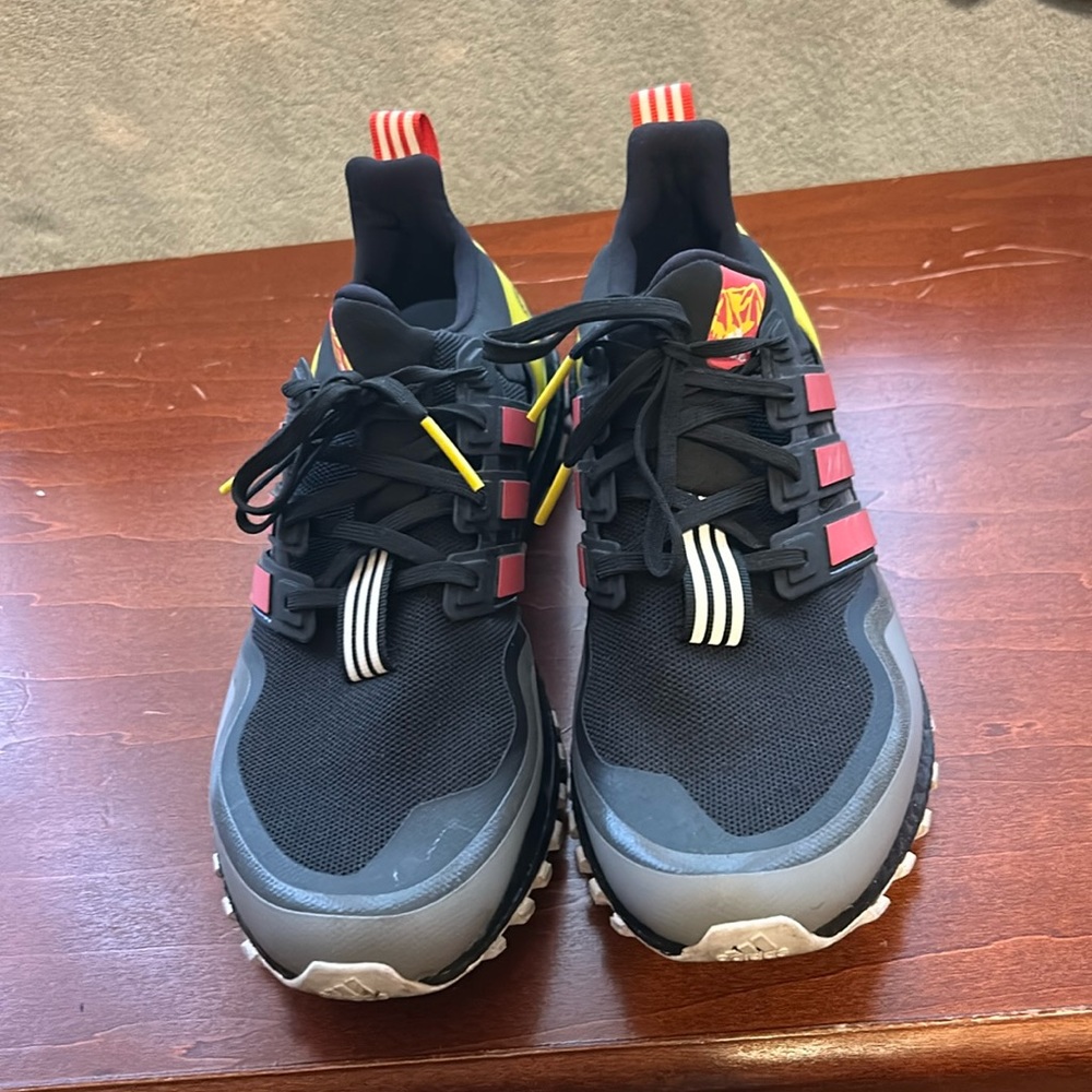 Men size 8 1/2 Adidas Boost sneaker.